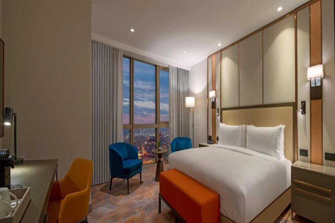 Hilton Mall Of Hotel 5*